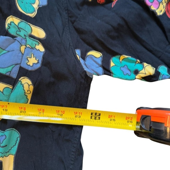 A194- Floral vintage button-up shirt in black and multi-colour #indie - Picture 4 of 5